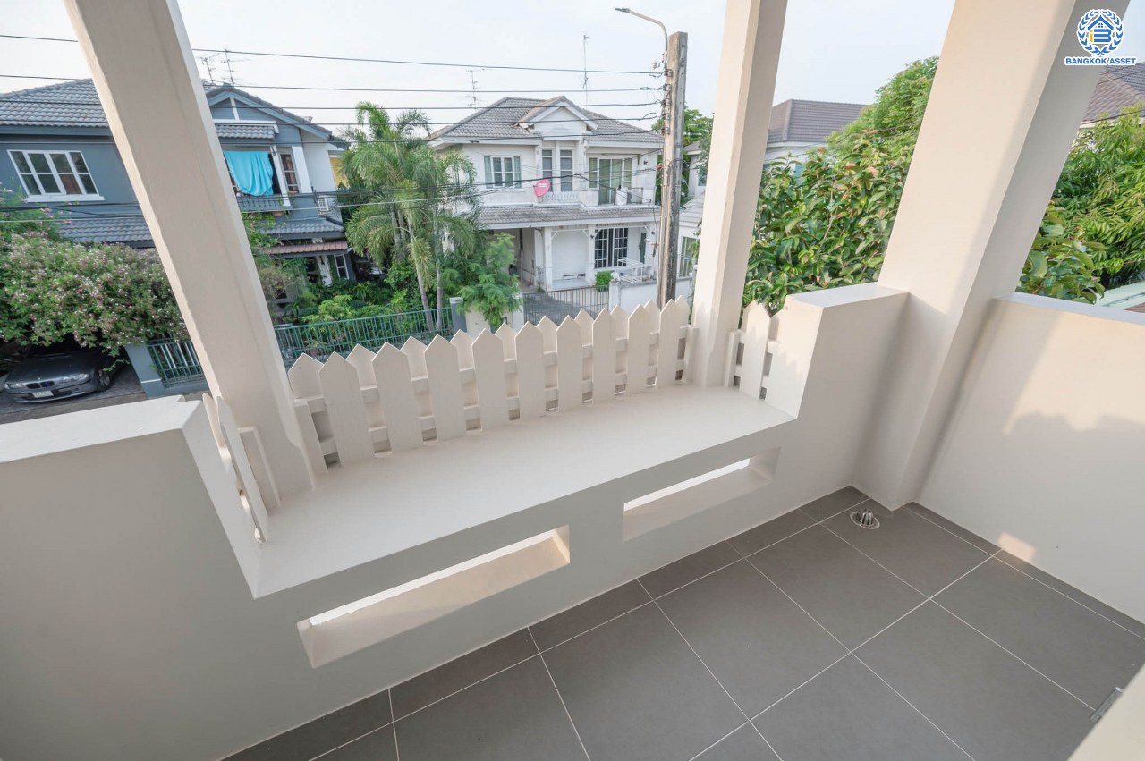 บ้านมือสองตกแต่งใหม่ โครงการ ชลลดา วัดลาดปลาดุก คุณภาพระดับ L&H บนเนื้อที่ 52 ตร.ว. ฟังก์ชัน 3 ห้องนอน 2 ห้องน้ำ 1 ที่จอดรถ สิ่งอำนวยความสะดวกครบครัน บนทำเลศักยภาพ เชื่อมต่อหลายเส้นทาง ใกล้รถไฟฟ้าสายสีม่วง "สถานีคลองบางไผ่" และเซ็นทรัล เวสต์เกต...